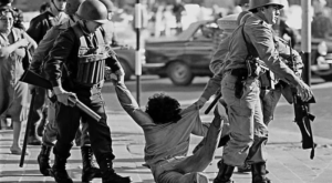 Brute force: a protester against the regime is arrested in Buenos Aires