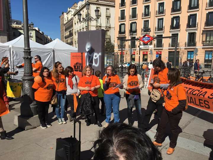 Social workers standing in a circle in Spain for World Social Work Day 2017 