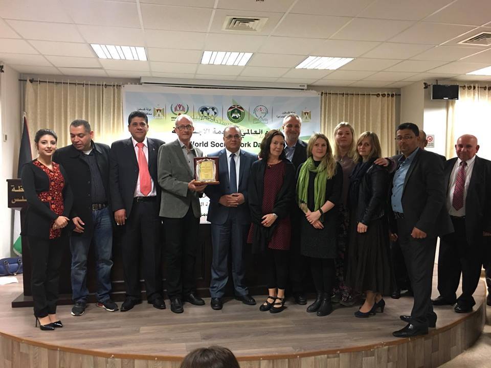 WSWD 2017 Palestine attendees with plaque